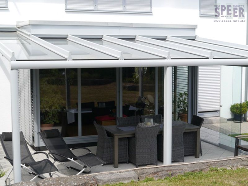 Terrassendach um den Vorbau geführt mit Markise