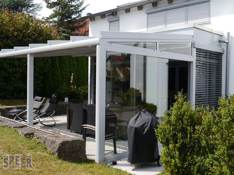 Terrassendach um den Vorbau geführt mit Markise