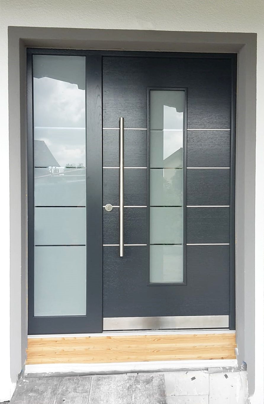 Wohnungstür grau aus Holz