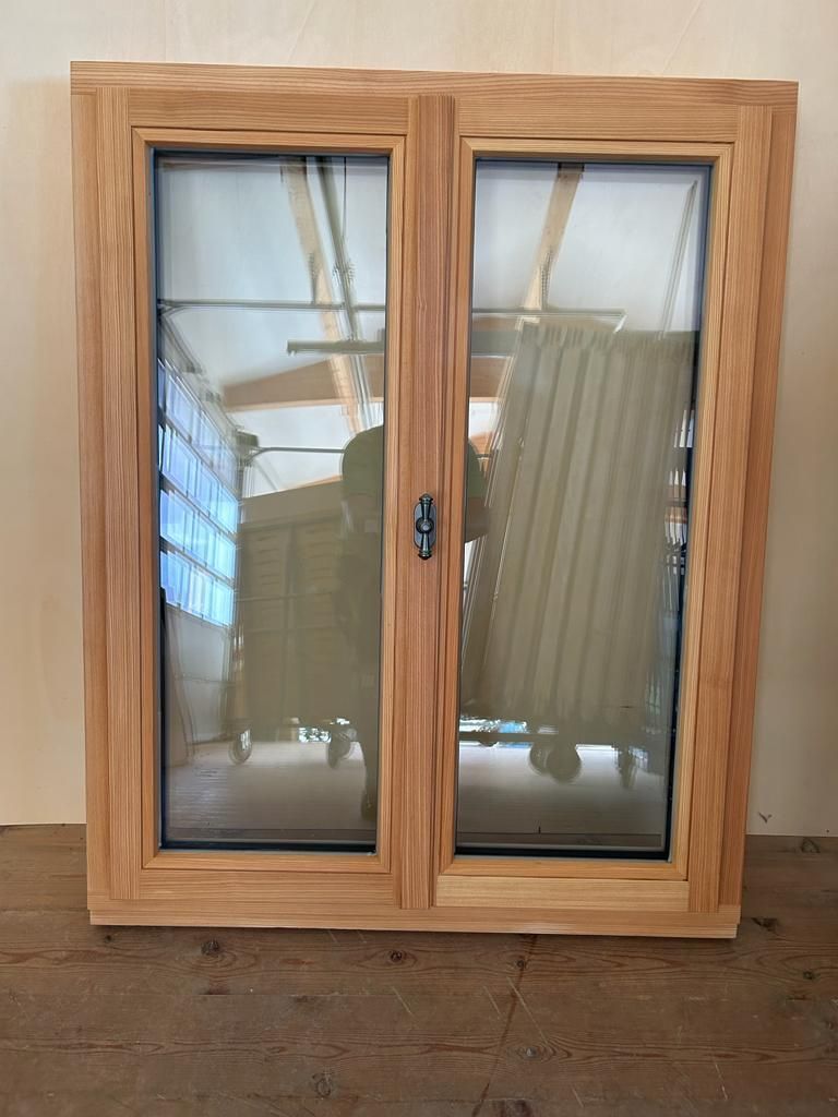 Fenster mit Holzrahmen