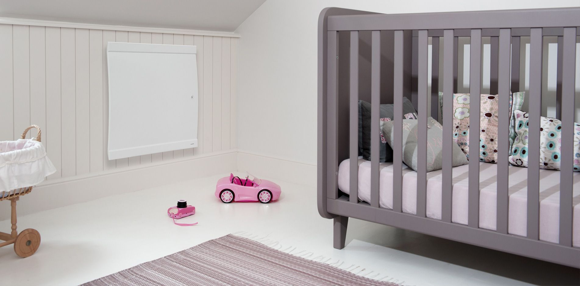 Radiateur blanc dans une chambre d'enfant