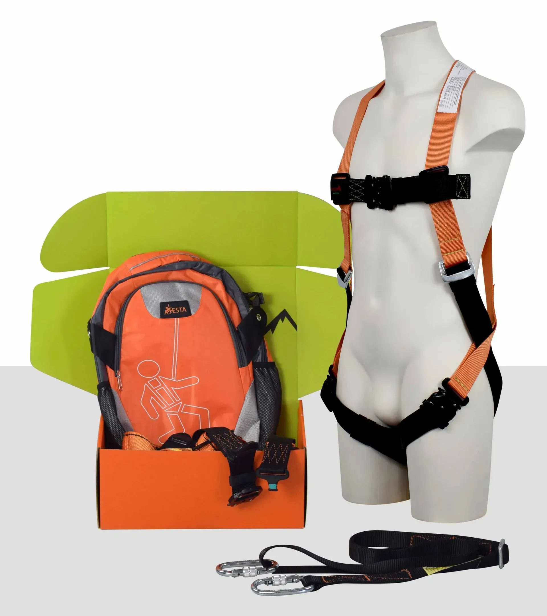 Kit harnais de sécurité : sac à dos orange, mannequin portant un harnais orange, et longe, sur fond clair.