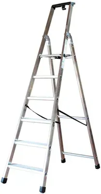 Escabeau en aluminium, argenté, ouvert et droit, sur fond blanc.