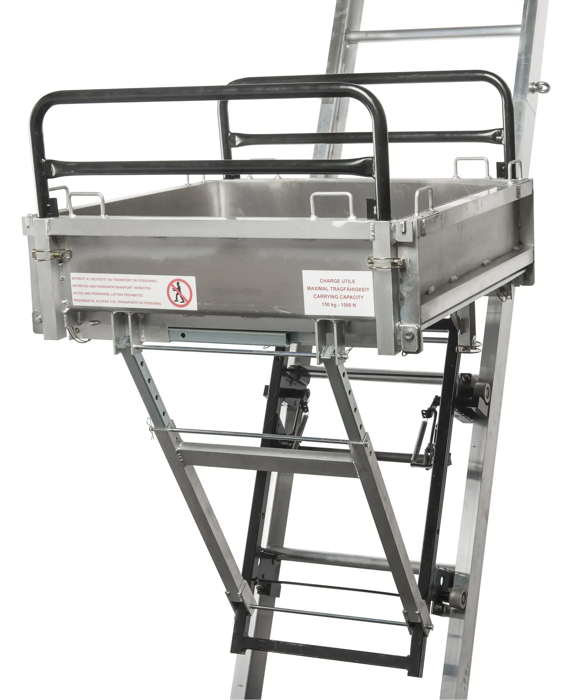 Plateforme élévatrice argentée fixée à une échelle avec garde-corps de sécurité et mécanisme de levage.