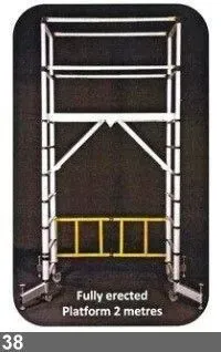 Échafaudage avec une plate-forme de 2 mètres, sur roues, avec une barrière de sécurité jaune.