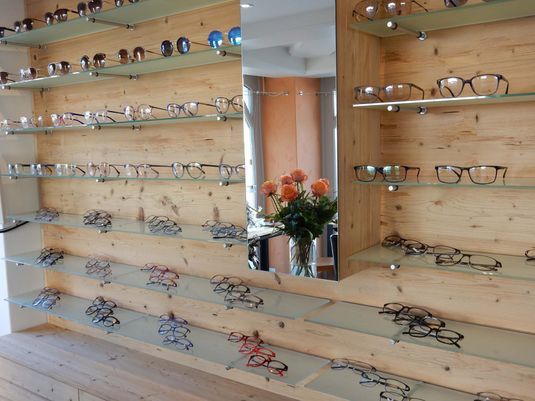 Auswahl an Brillen, Sehtest - Ziroli Optik - Wiesendangen