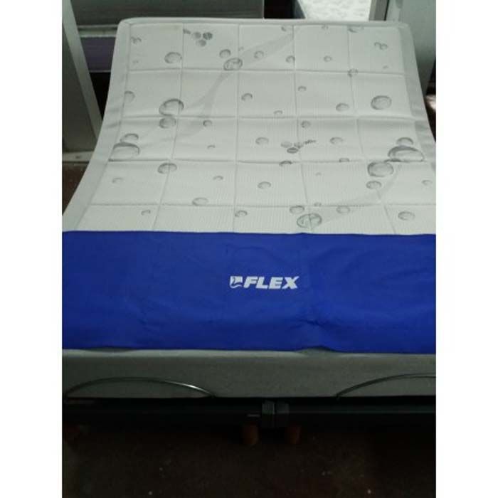 Un colchón con una funda azul que dice flex