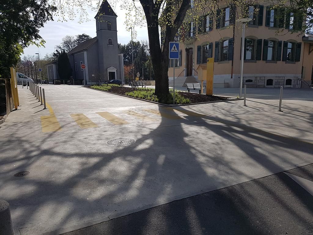 Zone 30, seuil en béton sablé