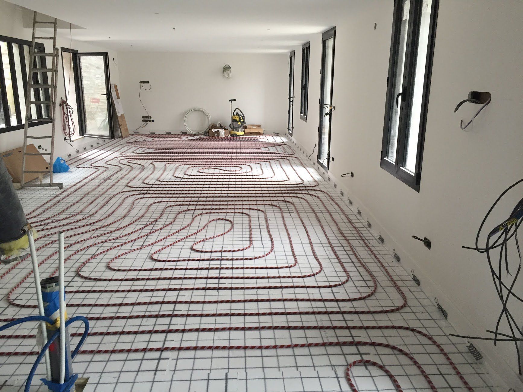 Plancher chauffant en cours de réalisation