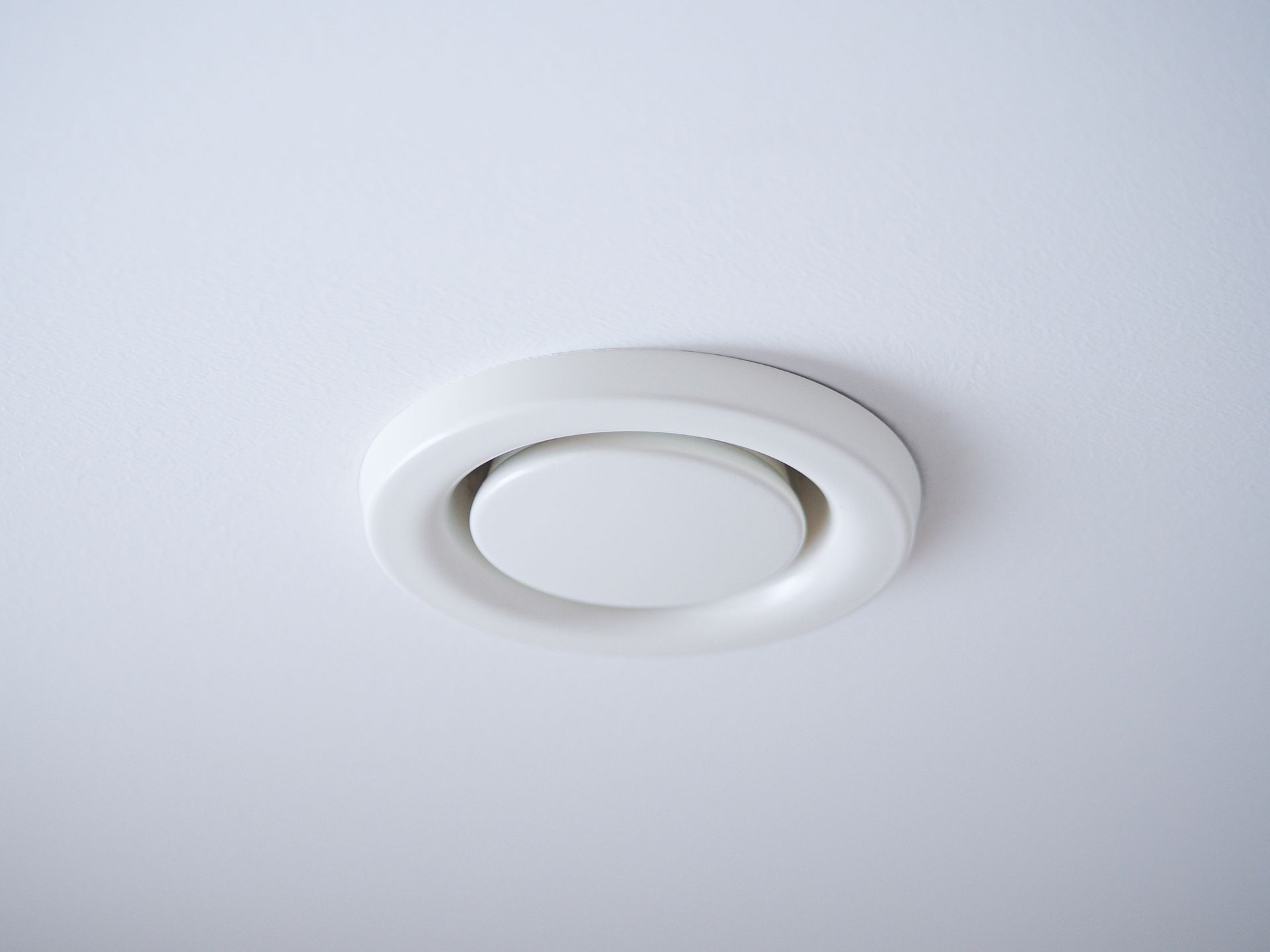 Ventilation mécanique sur le plafond