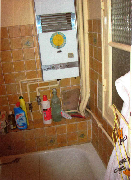 Salle de bains avant travaux douche