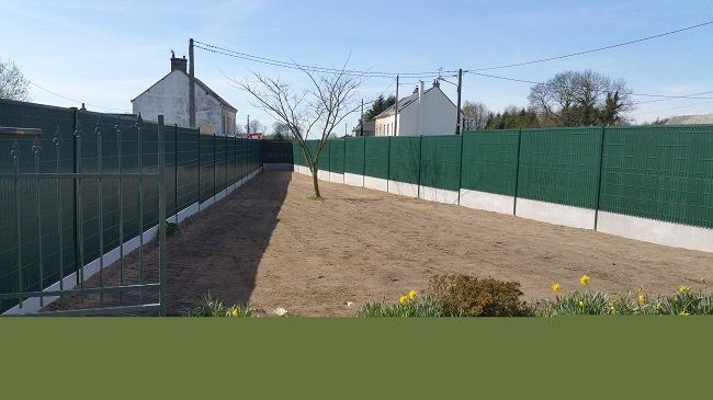 Création de murêts et pose de grillage