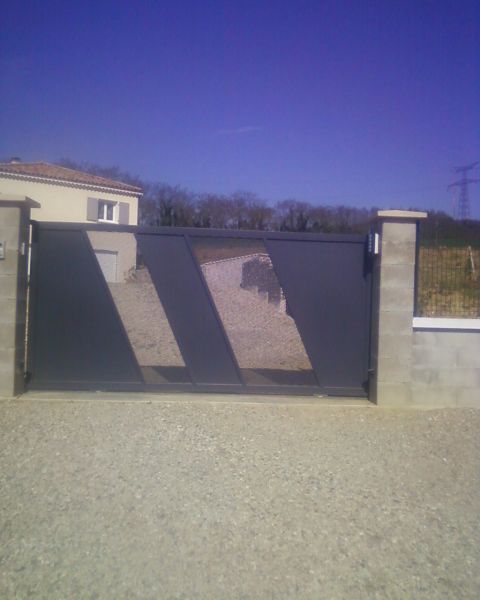 Portail gris et transparent sur mesure