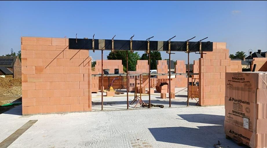 Élévation des murs d'une maison