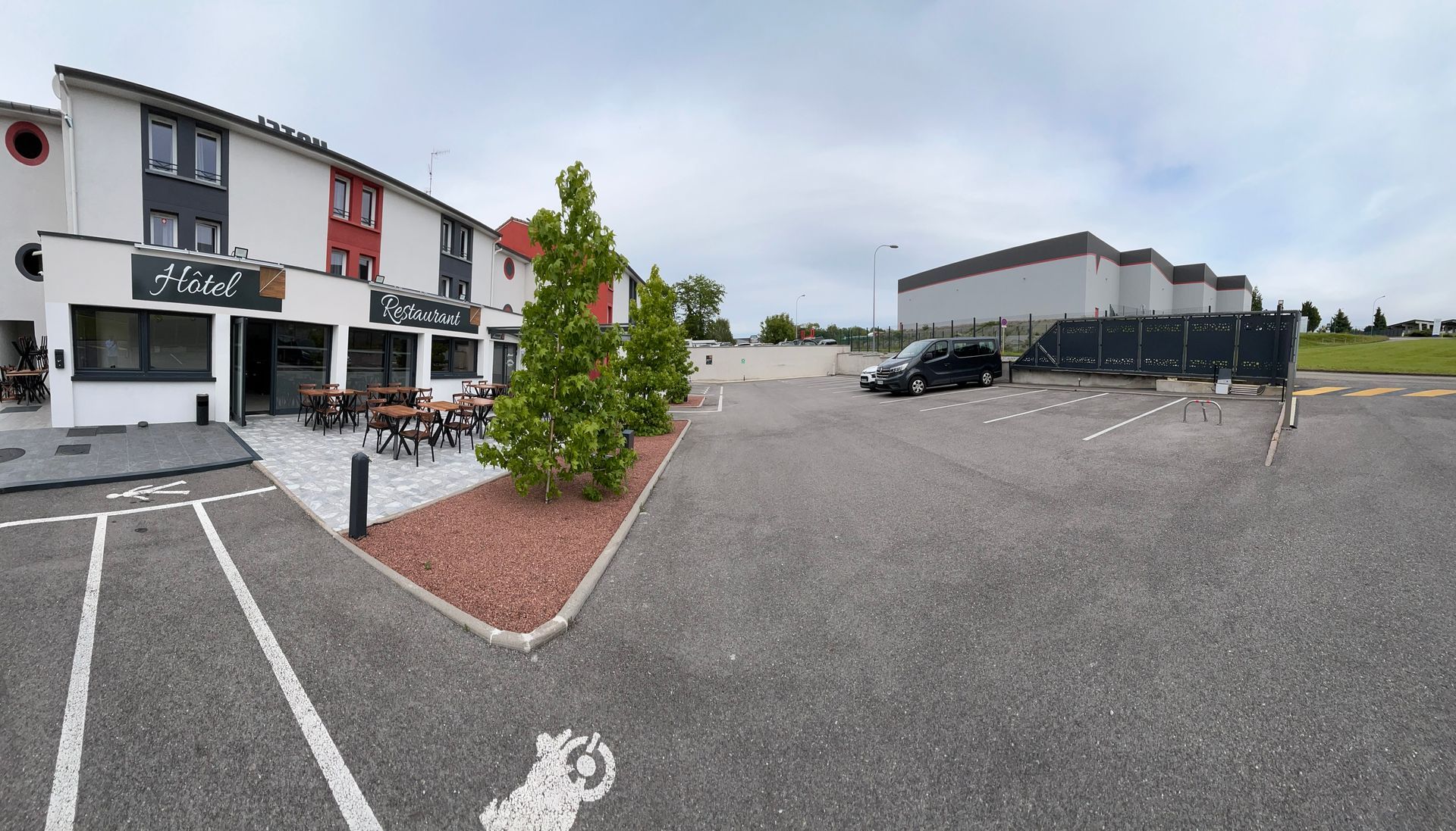 Devanture et parking