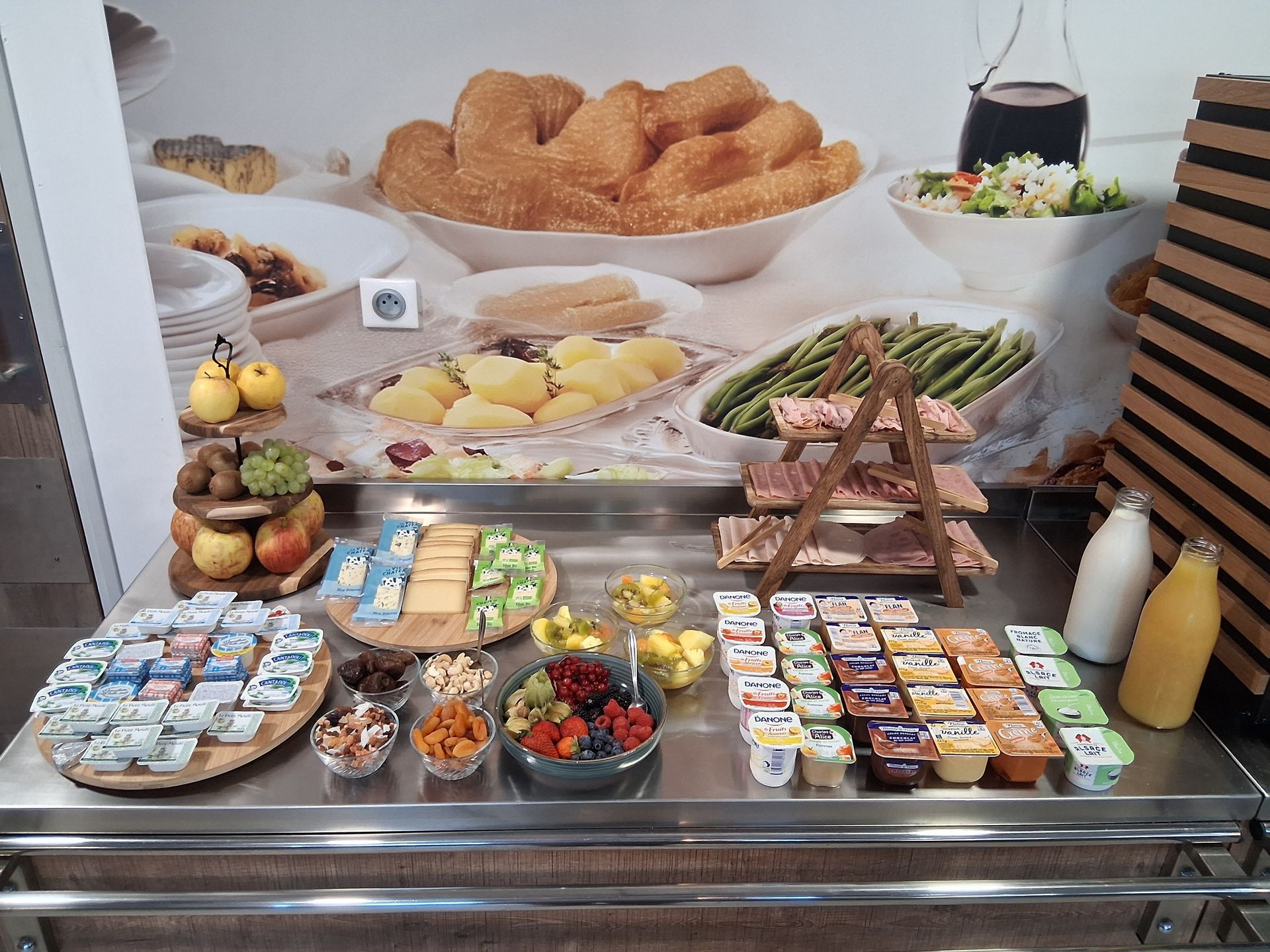 Fruits, produits laitiers, jus