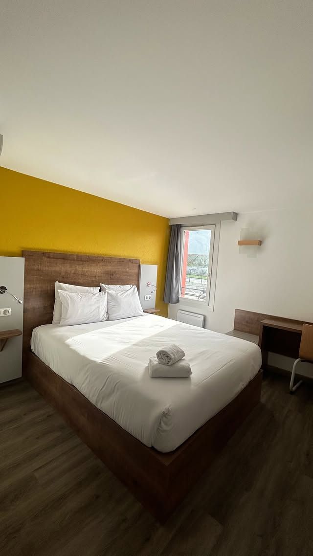 Chambre moderne adaptée aux PMR