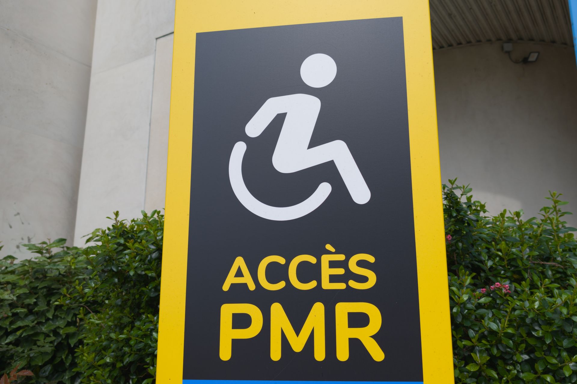 Panneau accès PMR