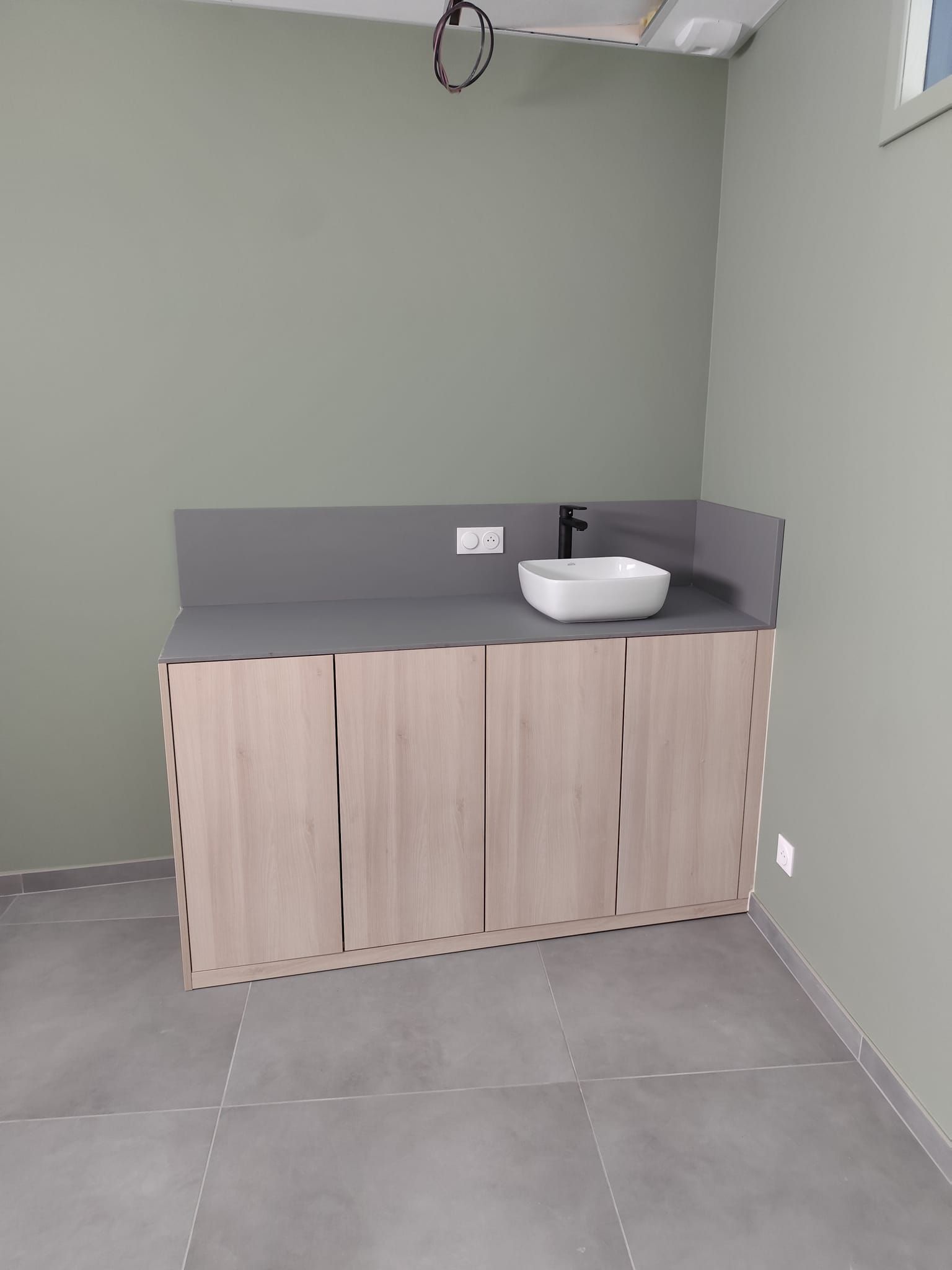 Meuble de salle de bains en bois