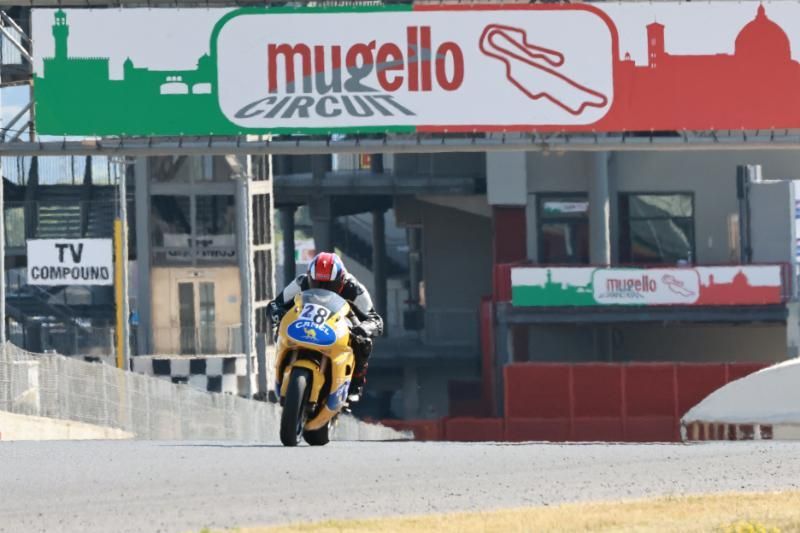 Ein Mann auf einem Motorrad