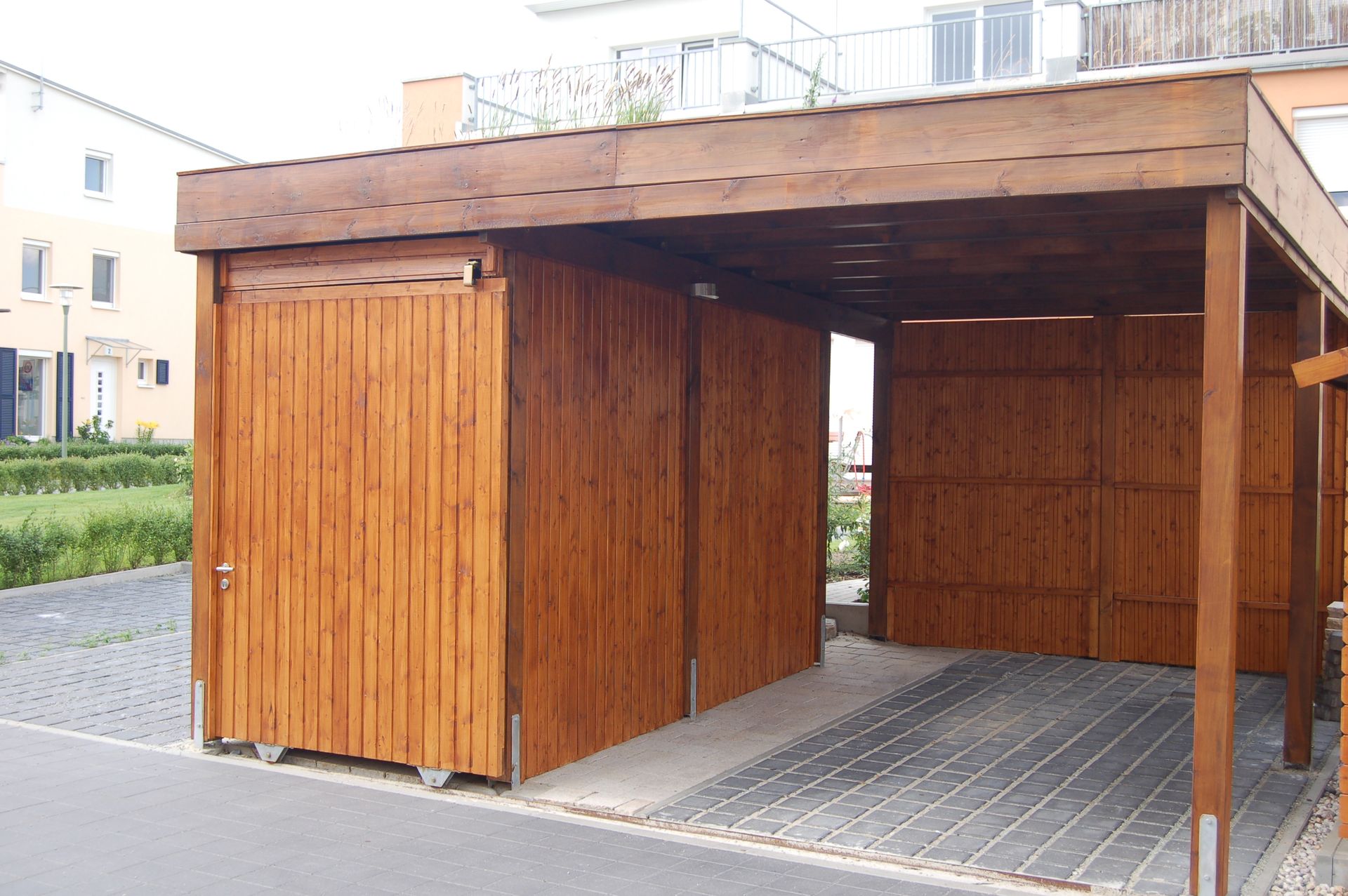 Überdachung von Holz-König Ernst König OHG über einer Terrasse mit Sitzgelegenheiten
