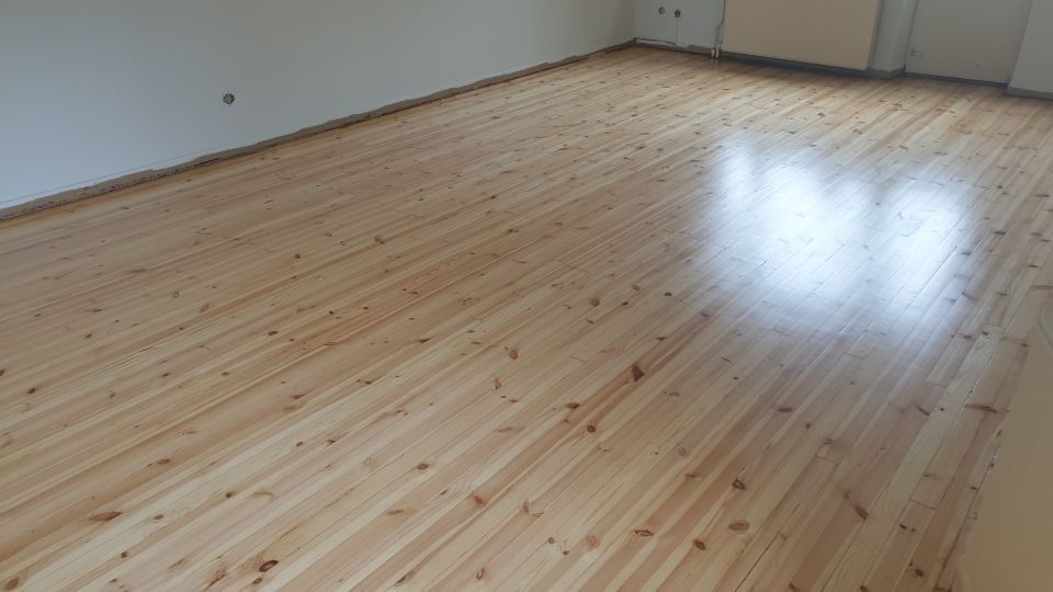 Pinnoittamaton laattalattia