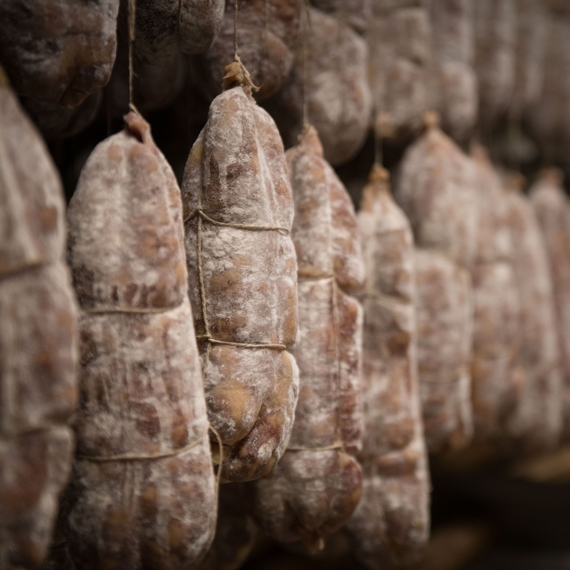 Saucissons qui sèchent