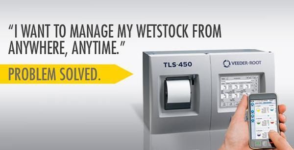 Una persona usa un teléfono inteligente para gestionar el inventario. Se ve un sistema TLS 450. 