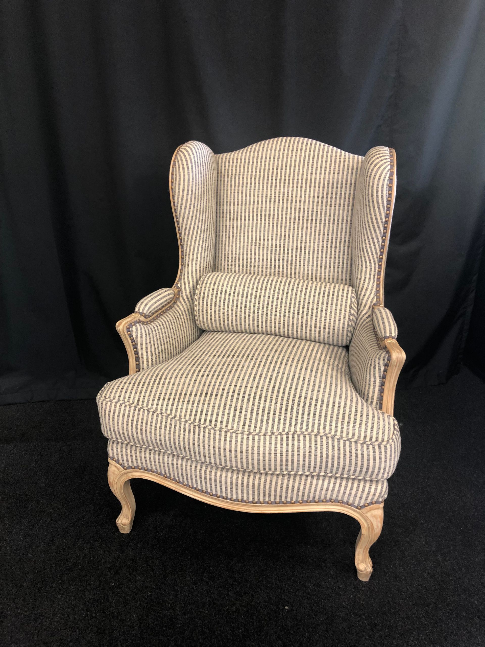 Fauteuil en tissu gris