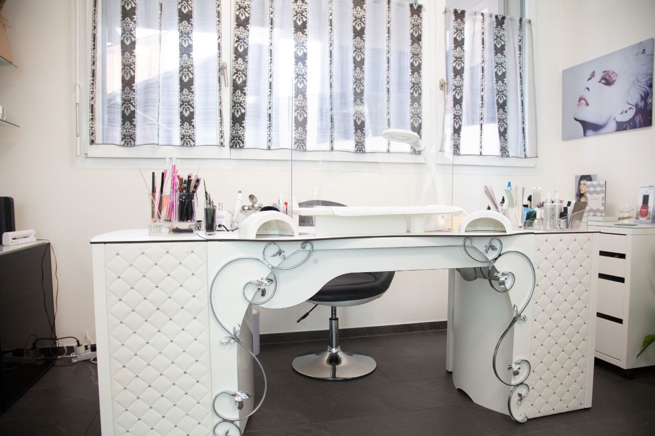 Färben - Marias Hair and Nails Lounge - Birsfelden