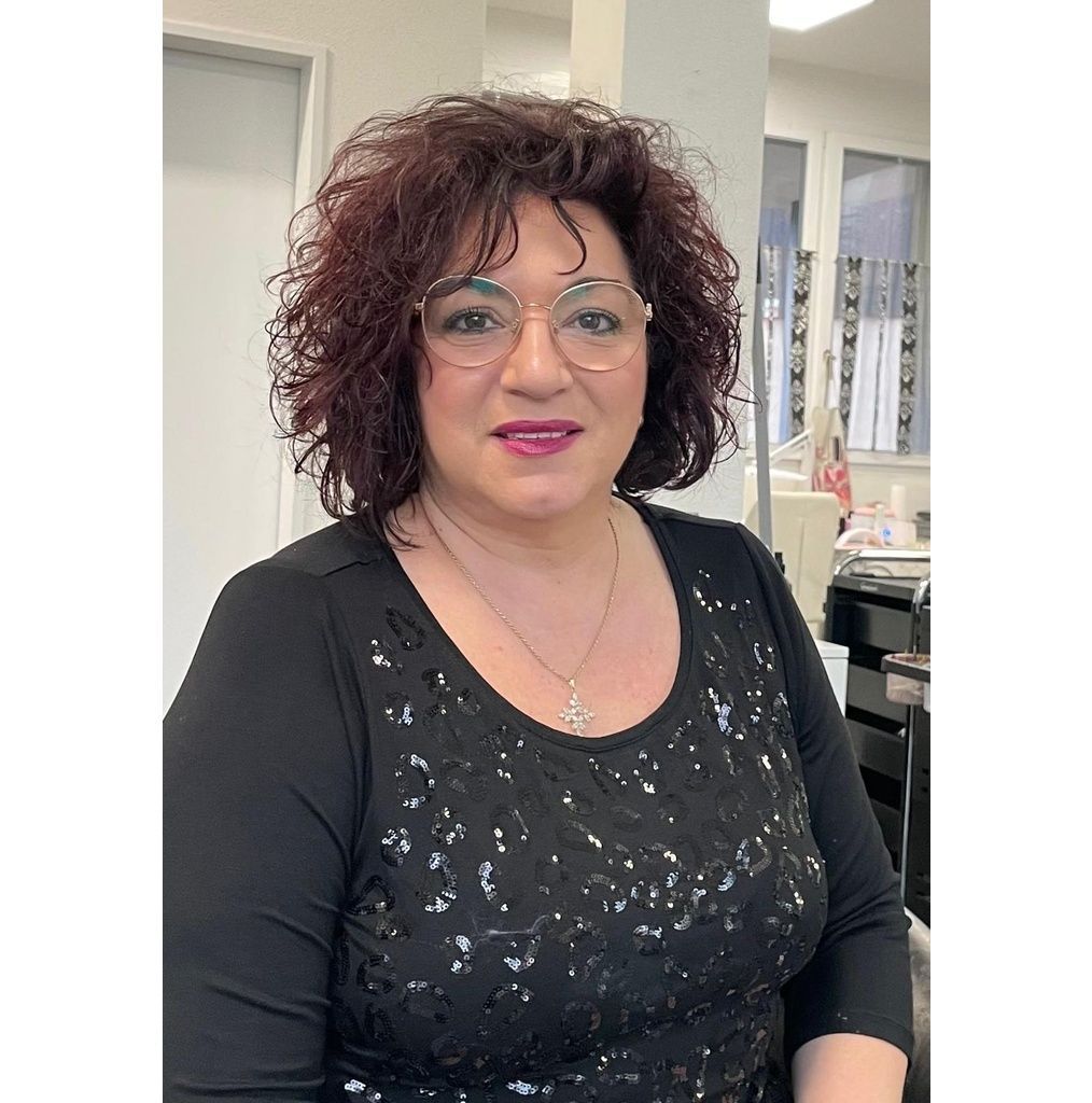 Marias Hair and Nails Lounge - Coiffeur 