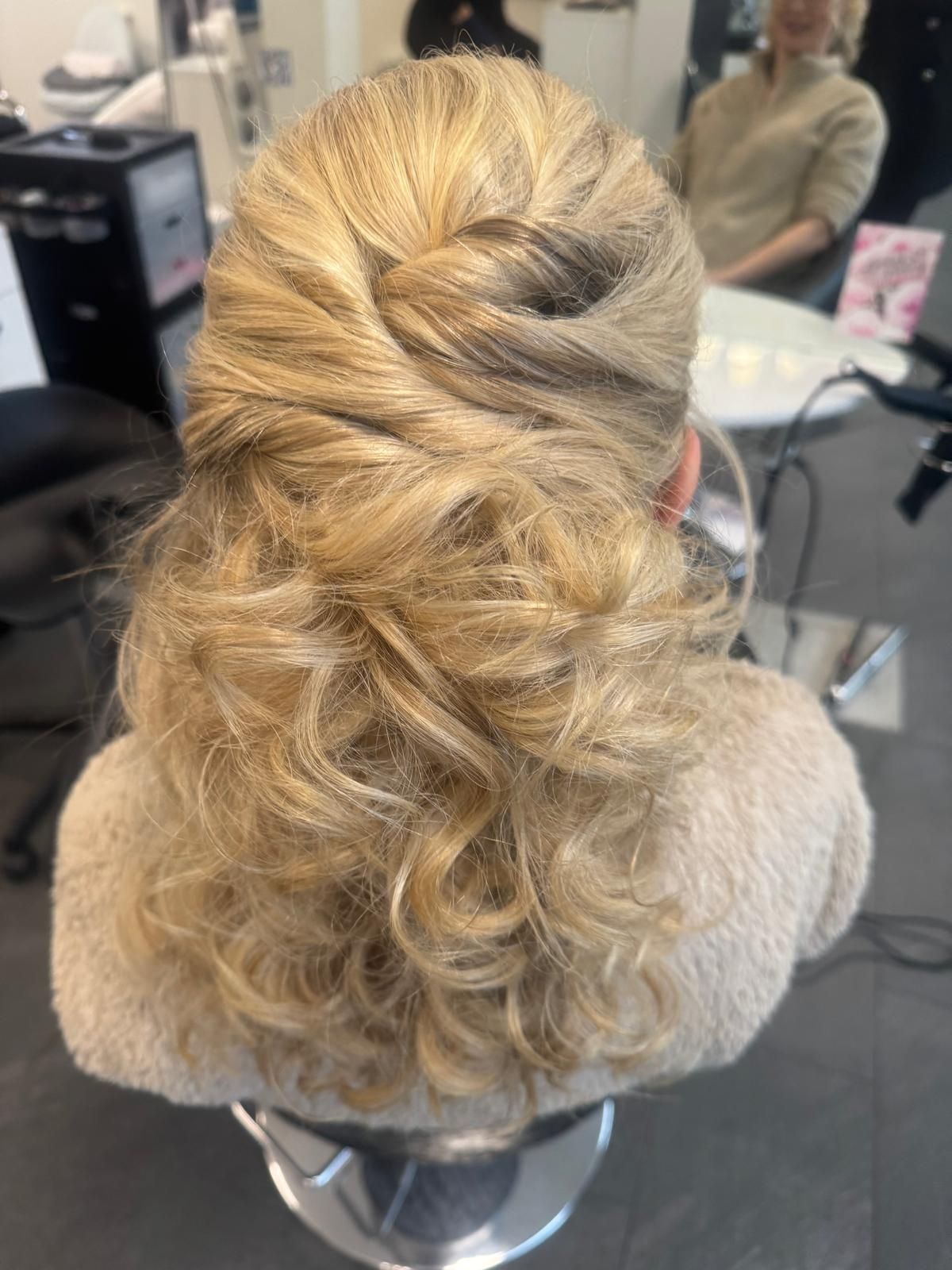 Marias Hair and Nails Lounge - Coiffeur 