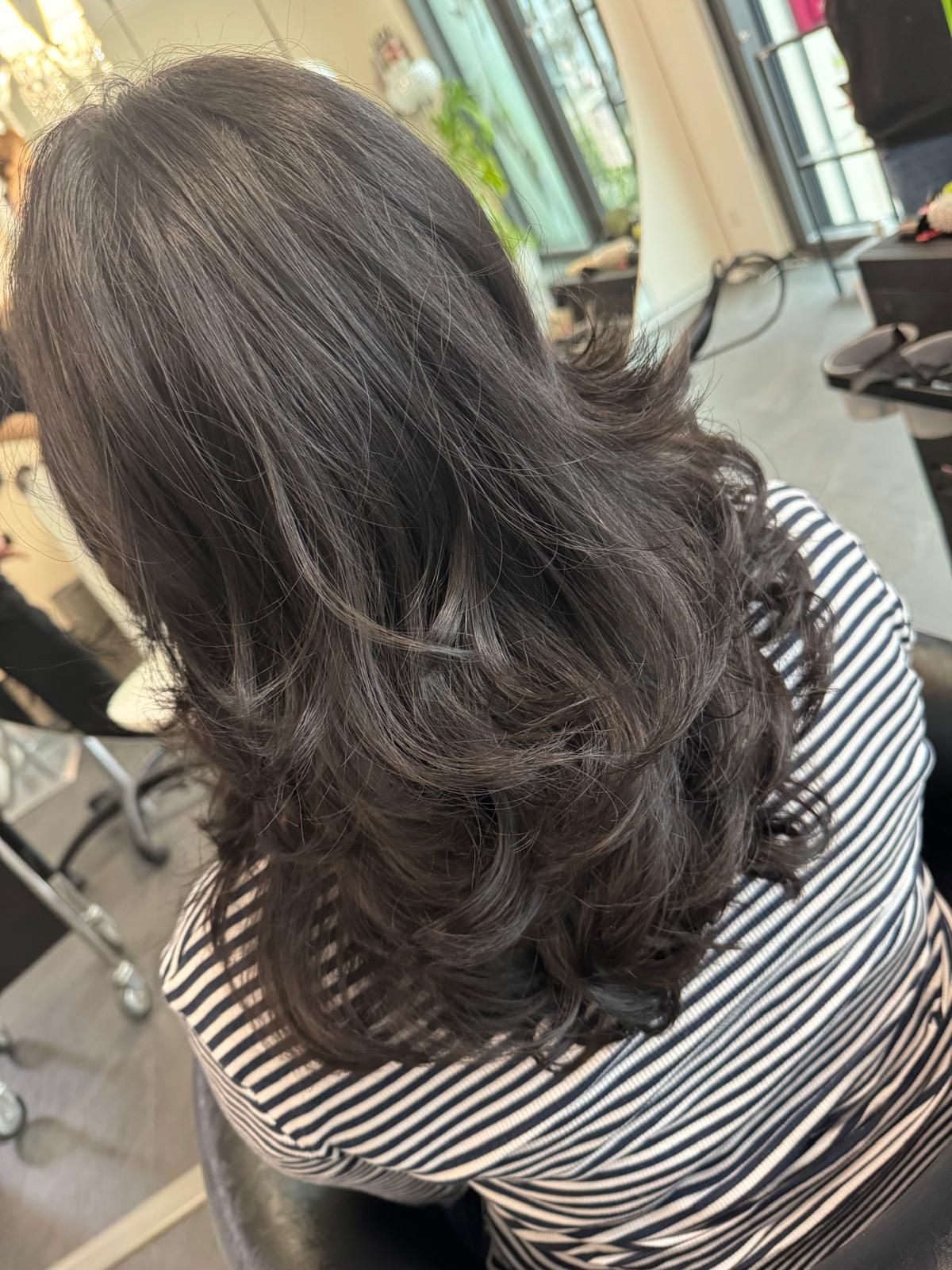 Marias Hair and Nails Lounge - Coiffeur 