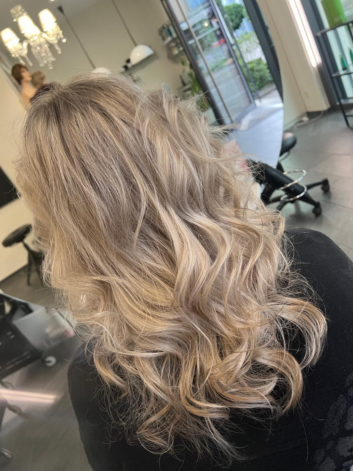 Marias Hair and Nails Lounge - Coiffeur 