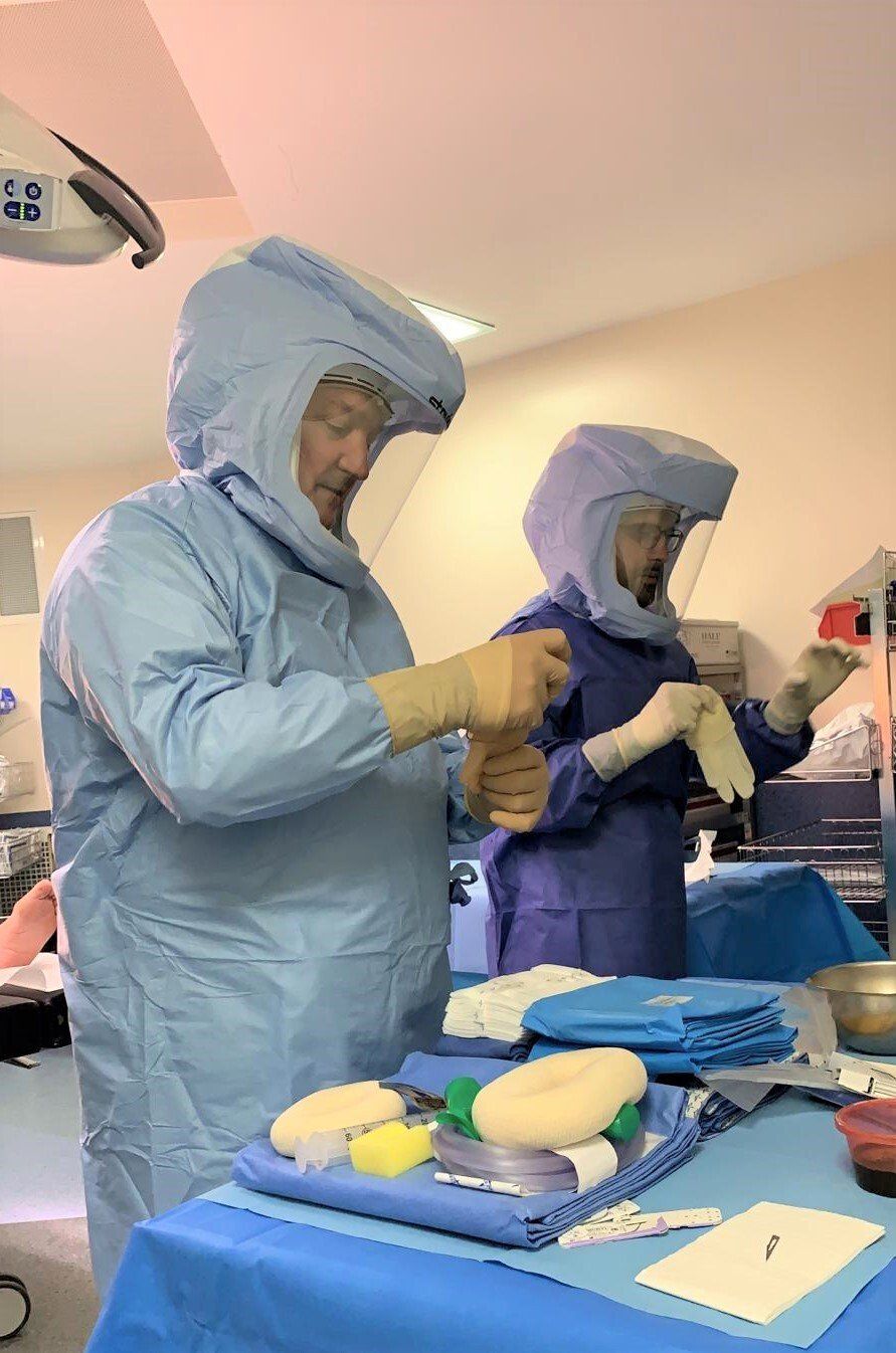 Médecins au bloc opératoire