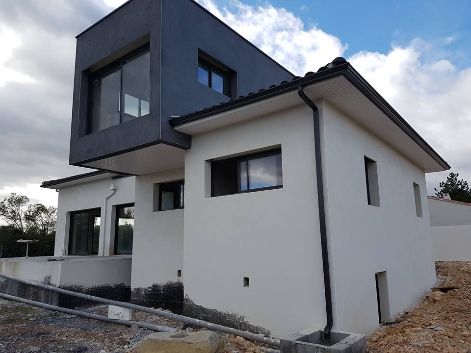 Gouttière couleur anthracite, évacuation des eaux