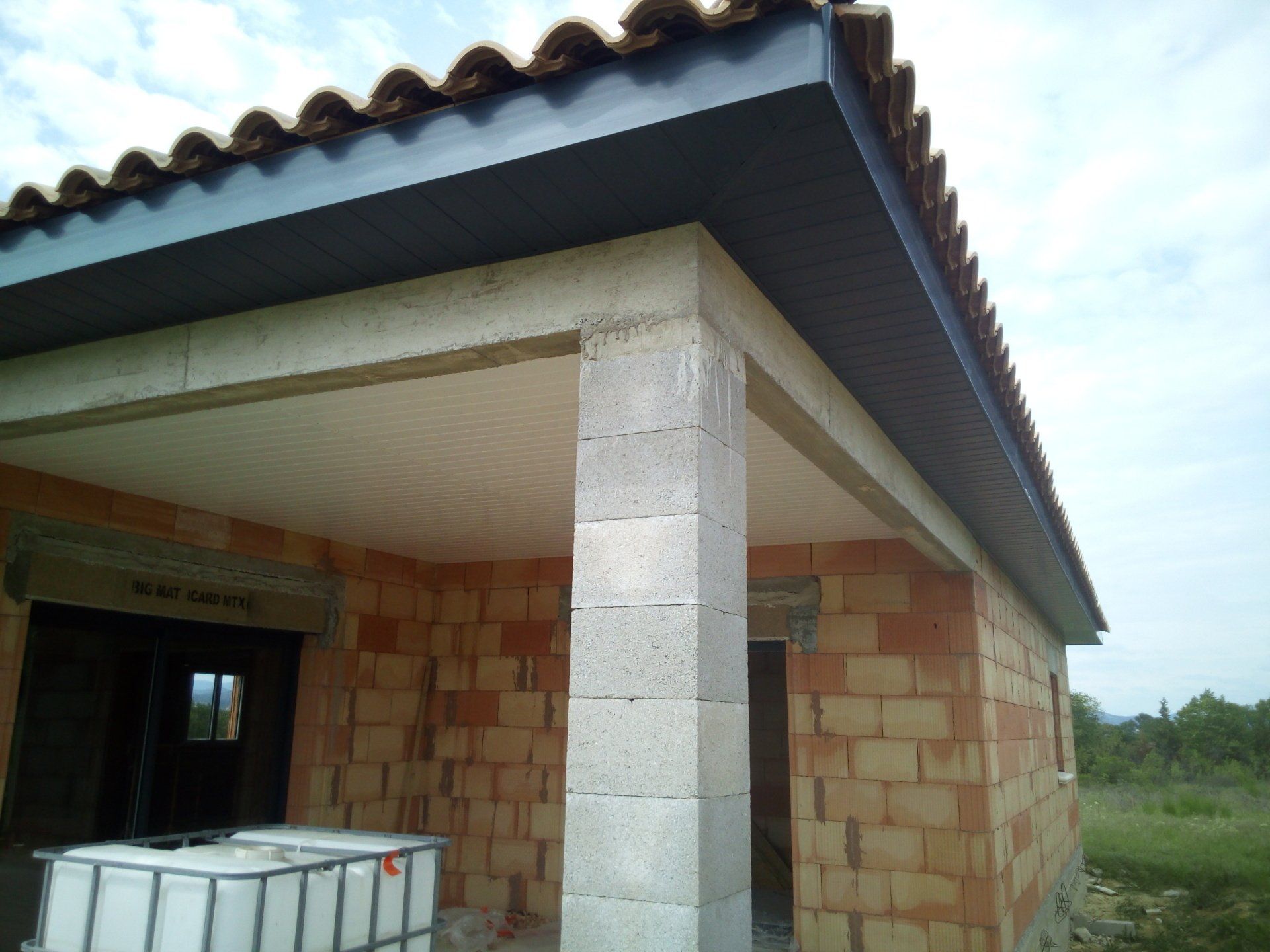 Débord, couleur anthracite