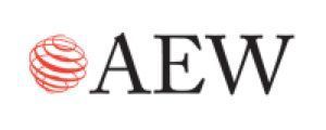 Logotipo de AEW con un icono de globo terráqueo rojo y letras negras sobre un fondo blanco.