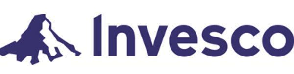 Logotipo de Invesco en azul oscuro con icono de montaña sobre fondo blanco.