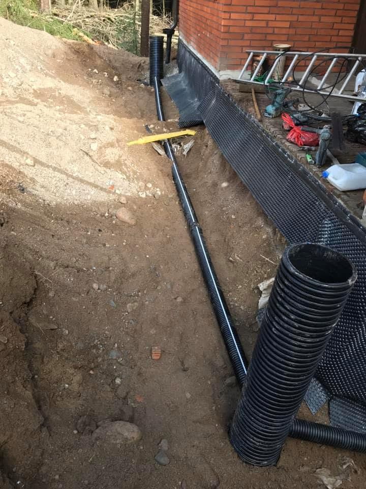 Diggers Oy varmistaa toimivan salaojituksen ja kuivat perustukset talollesi.