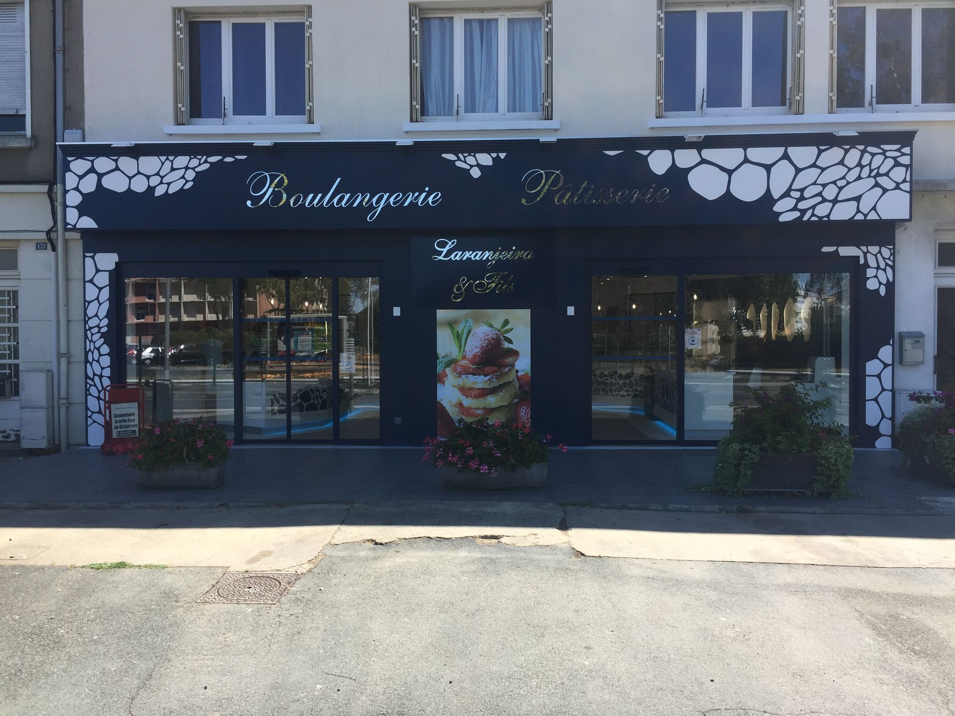 Façade de la boulangerie Laranjeira