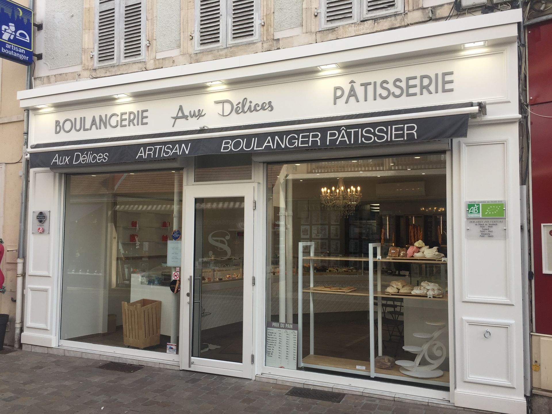 Façade de la boulangerie Aux délices