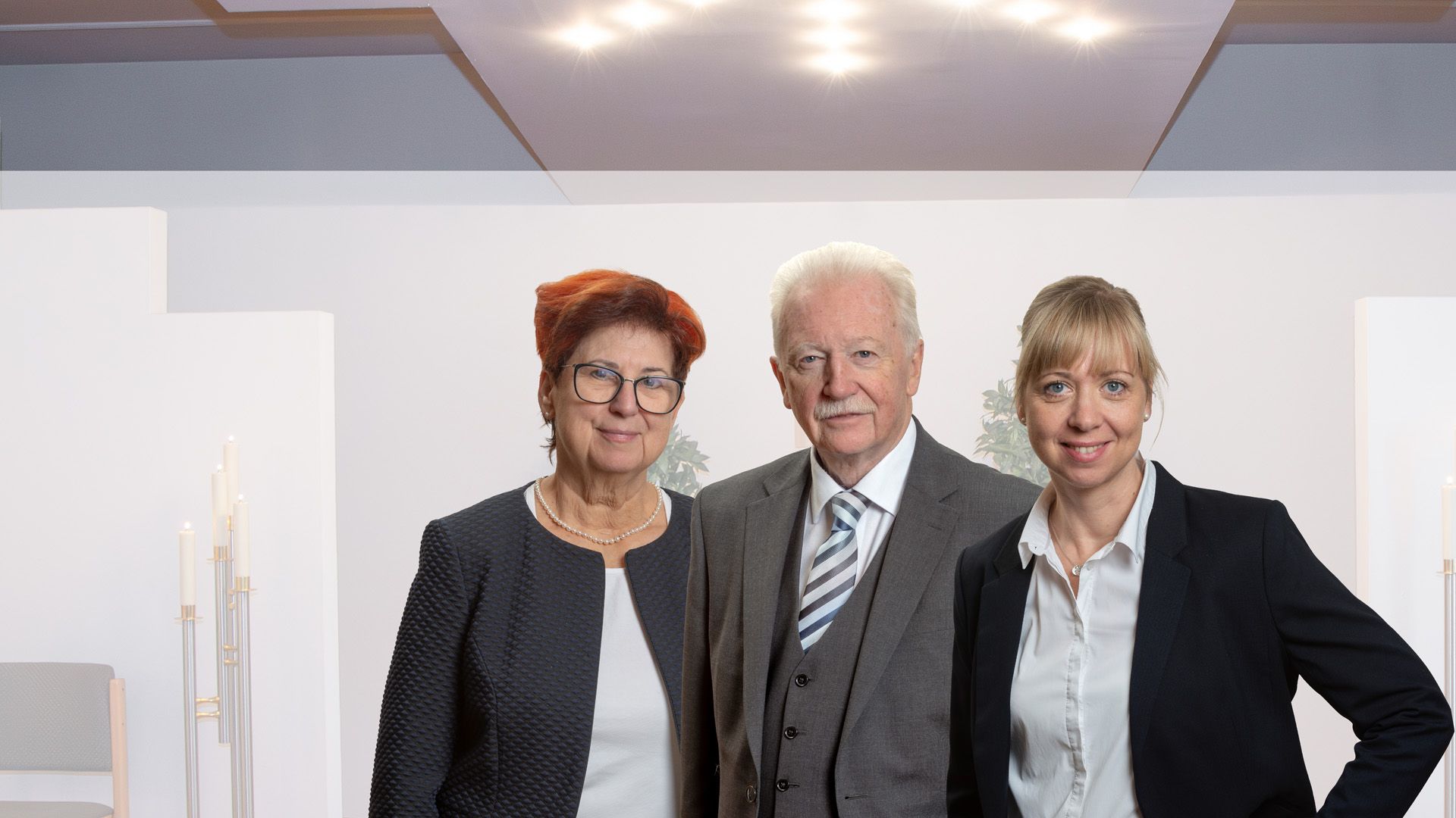 Bestattungsvorsorge - Frau mit einem Bestatter