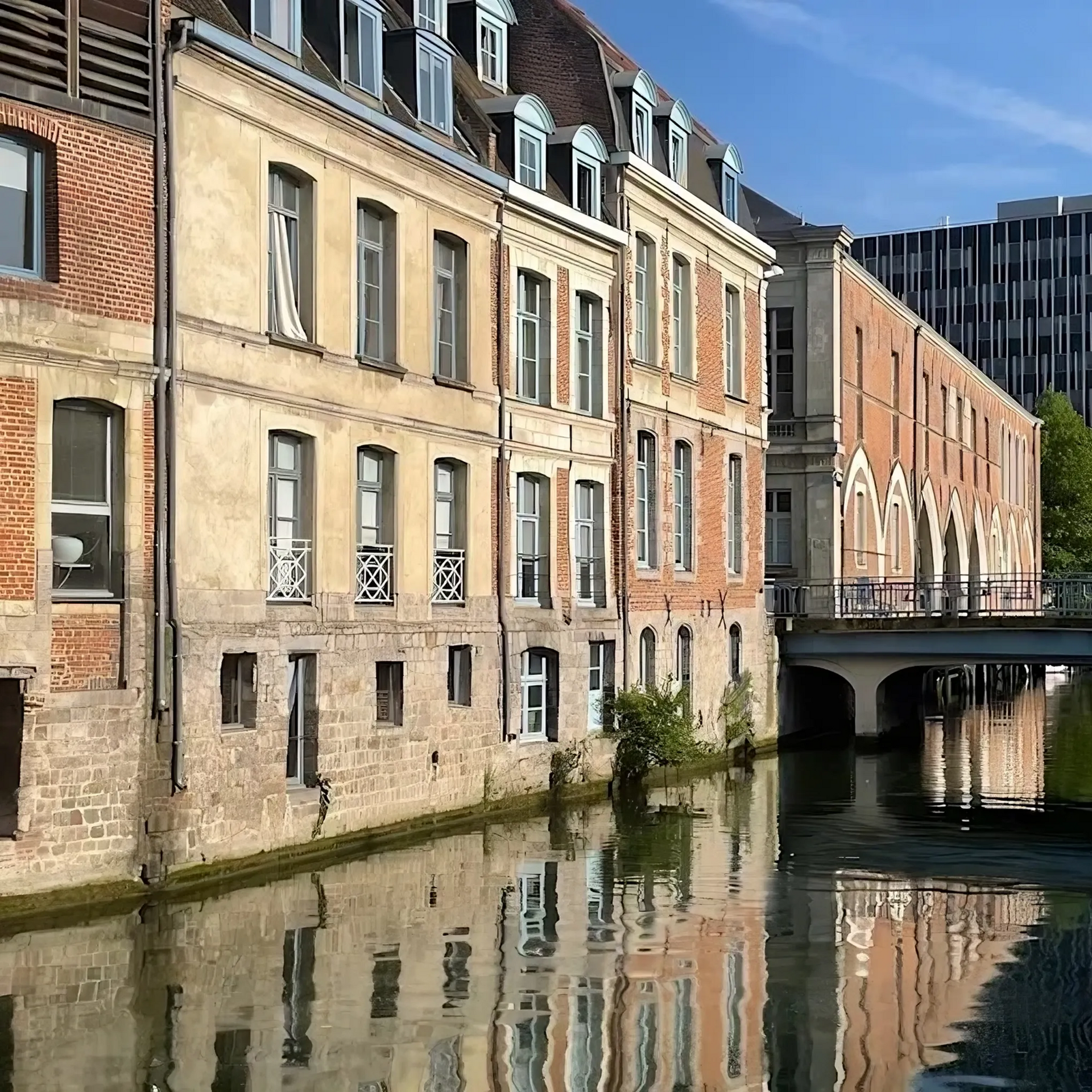 Façade du cabinet de Maître Janneau Philippe à Douai