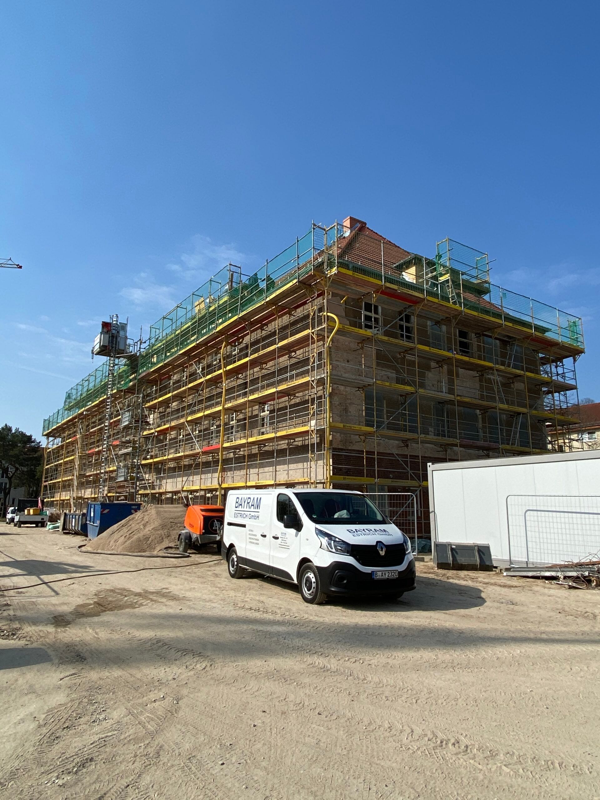 Bauprojekt: Hennigsdorf-Kreativwerk-Interdisziplinäres Gründerinnen- und Gerwerbezentrum mit der Firma Bayram Estrich GmbH