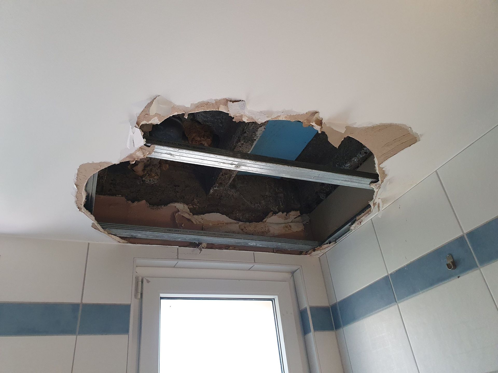 Avant rénovation plafond - GEX Peinture de rêve - Le Bouveret