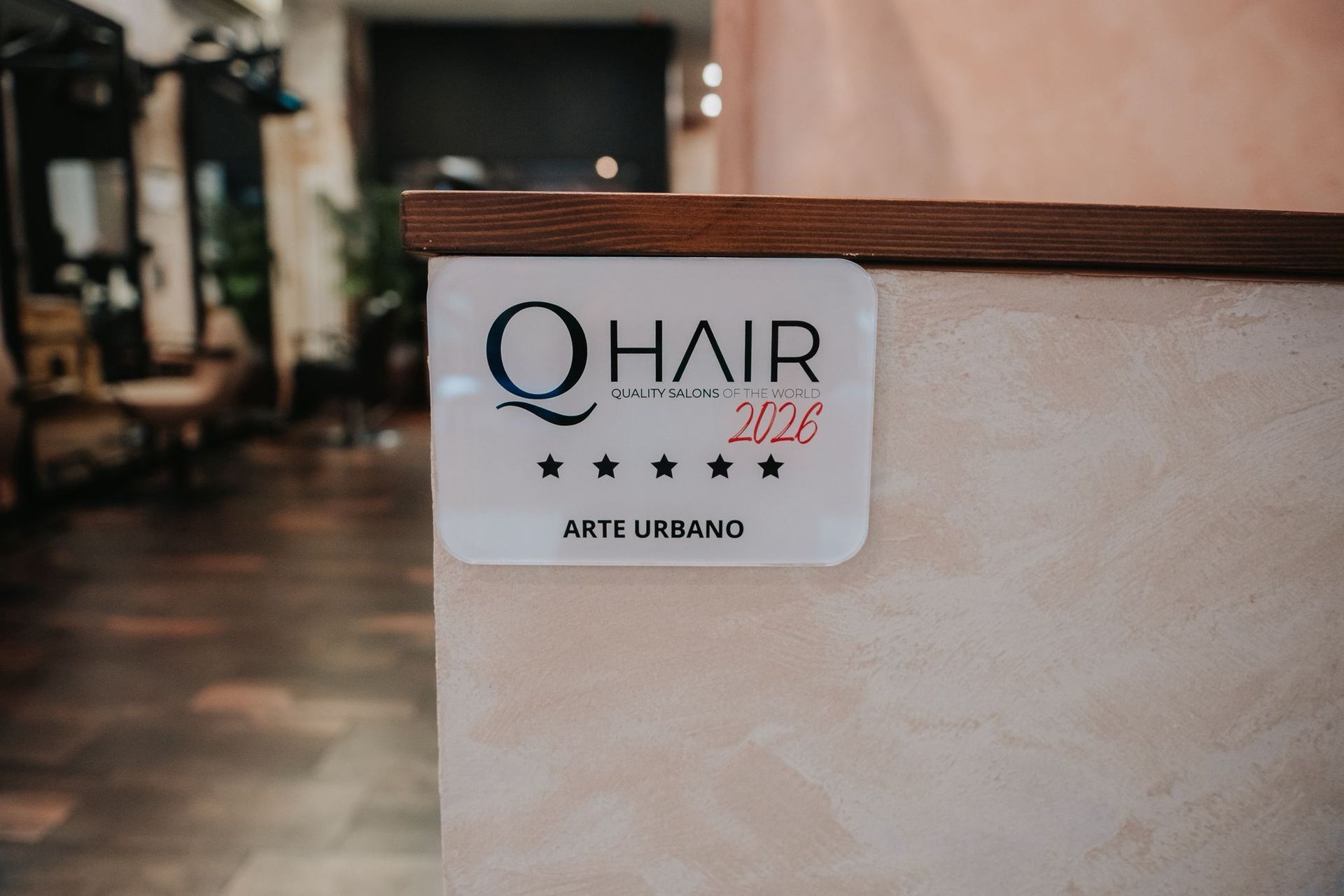 Placa del premio Q Hair con 5 estrellas, 