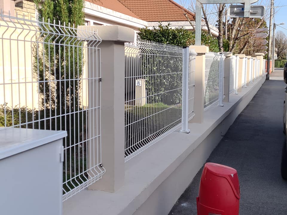 Pose de clôtures pour particuliers et professionnels