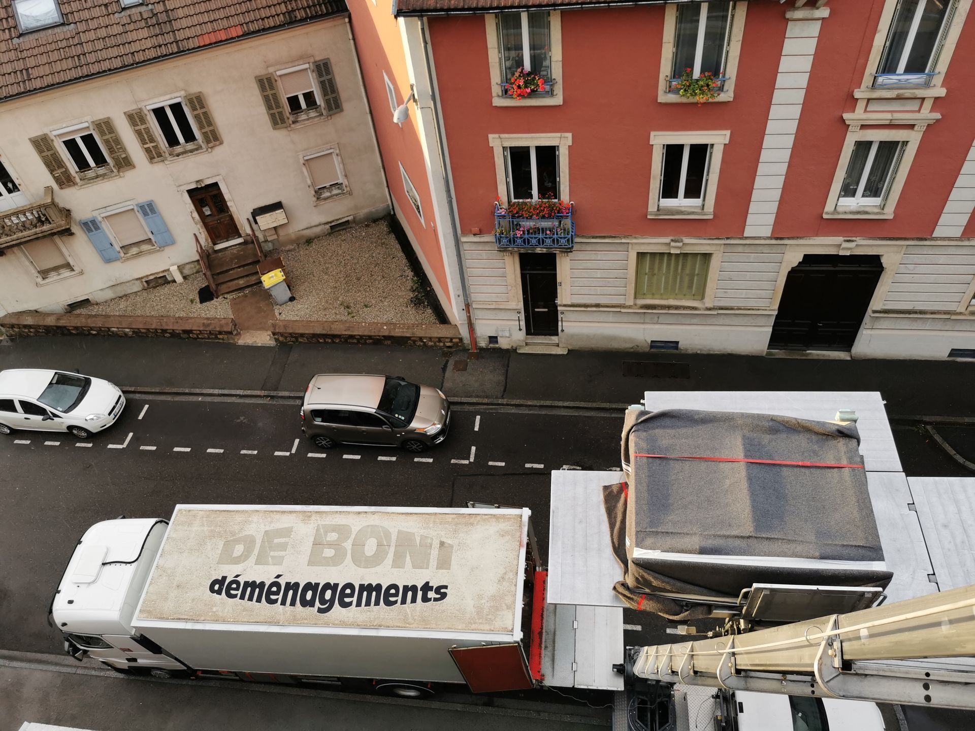 Camion-grue de Déménagements de Boni SAS