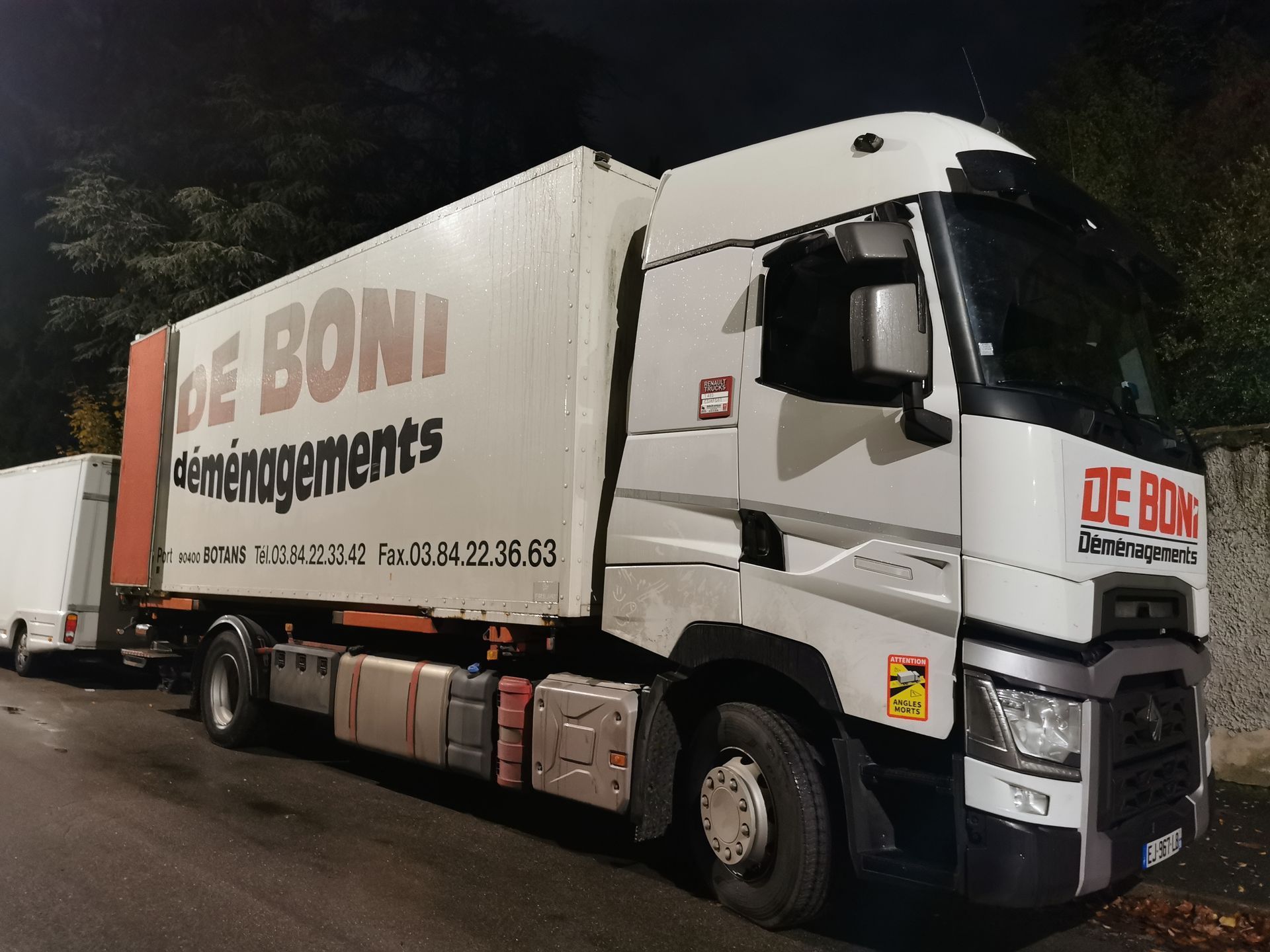 Camion de l'entreprise garé